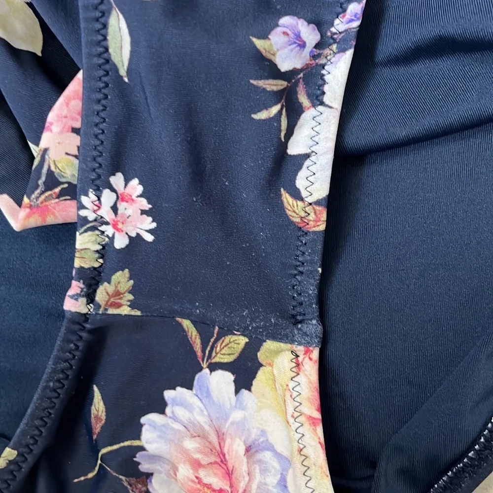 CUPSHE navy floral v neck swim suit - Picture 5 of 5